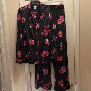 Sofia Intimates by Sofia Vegara  Elegant Floral Women's Pajama Set